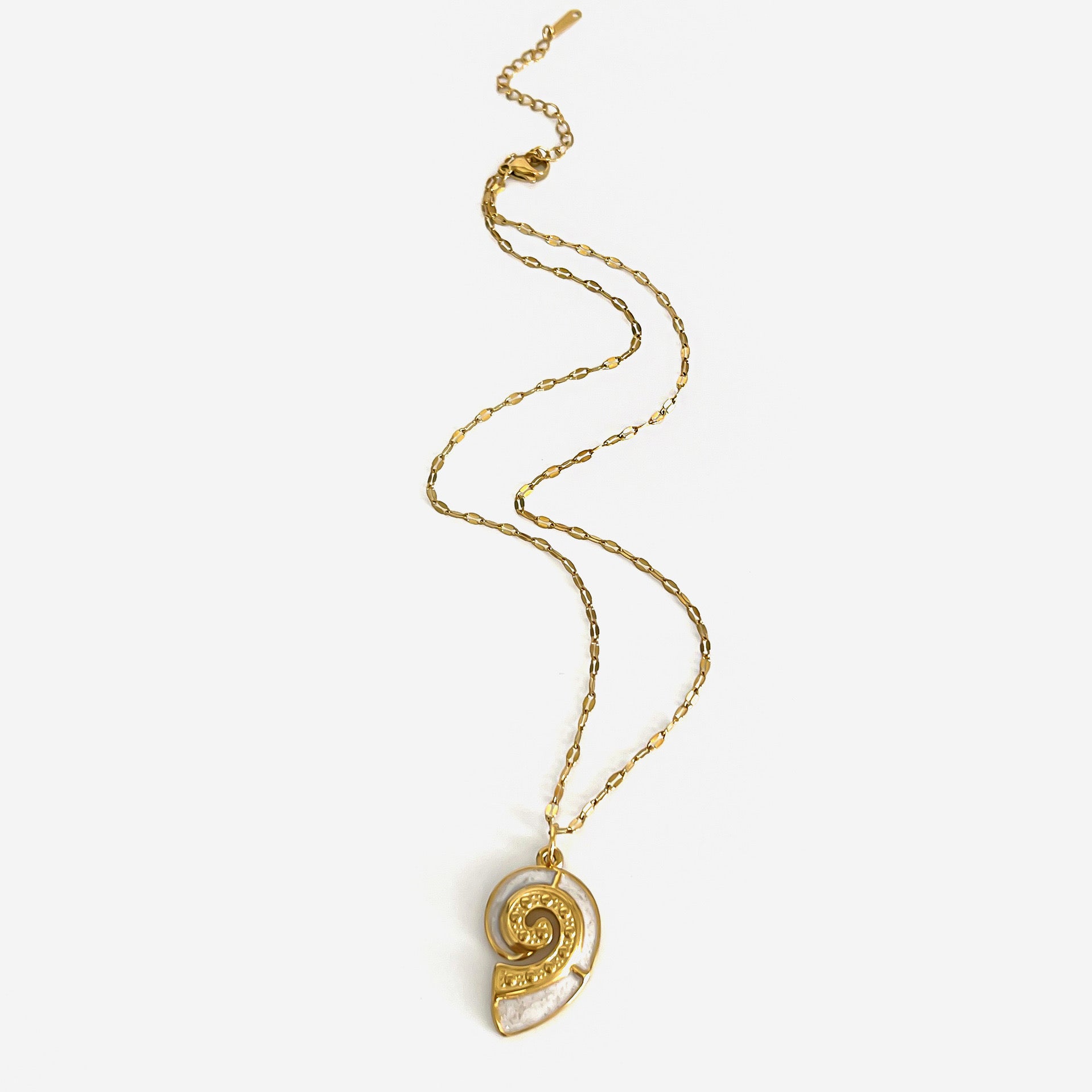Collier Thasa